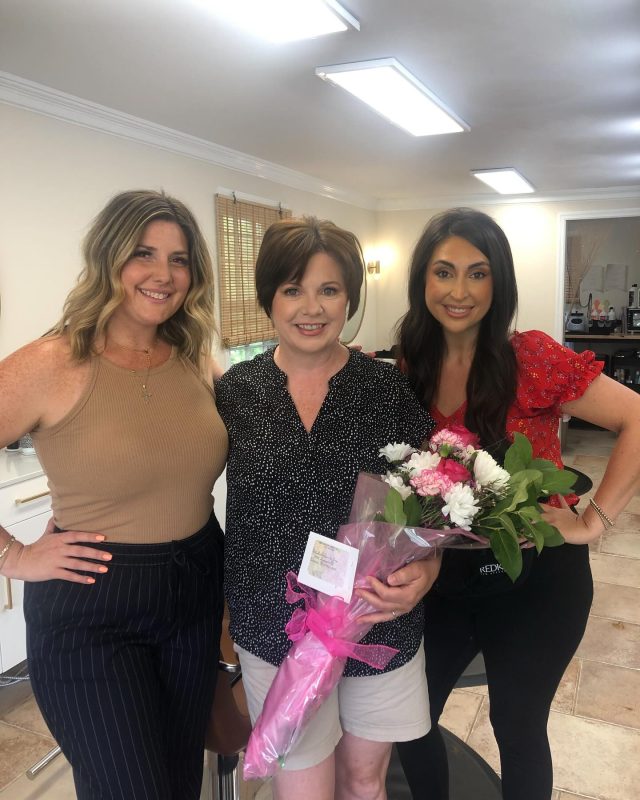 Throw Back Thursday💫 to when we had the honor to treat This Beautiful Diva to a day of pampering and relaxation with a massage, facial, haircut and makeup application at Beautique 💖💐 

@divaforadayfoundation 
@beautybyamandac 
@skintechniques_gabrielle 
@trueheart_center